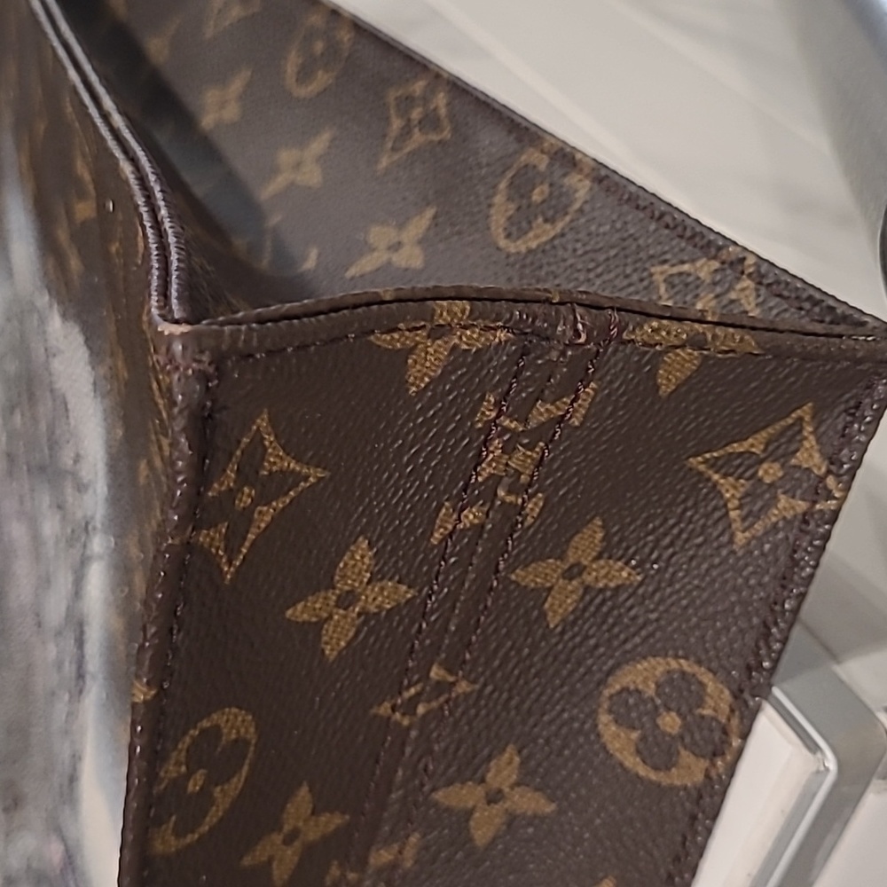SOLD - Authentic Louis Vuitton - Picture 5 of 11
